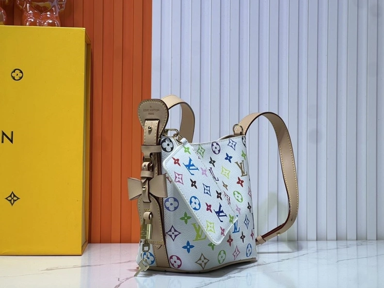 DailyWear LX Bucket Bags 11852