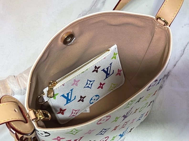 DailyWear LX Bucket Bags 11852