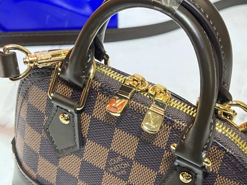 Versatile LX Top Handle Bags 10643