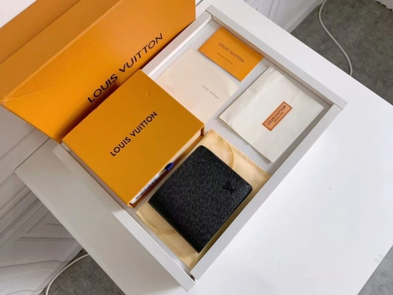 Trendy LX Wallets 9682