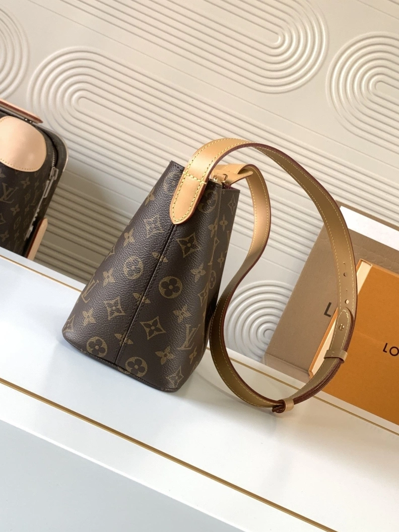 Bold LX Bucket Bags 11806