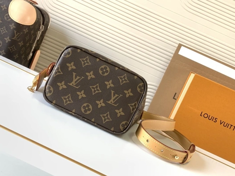 Bold LX Bucket Bags 11806