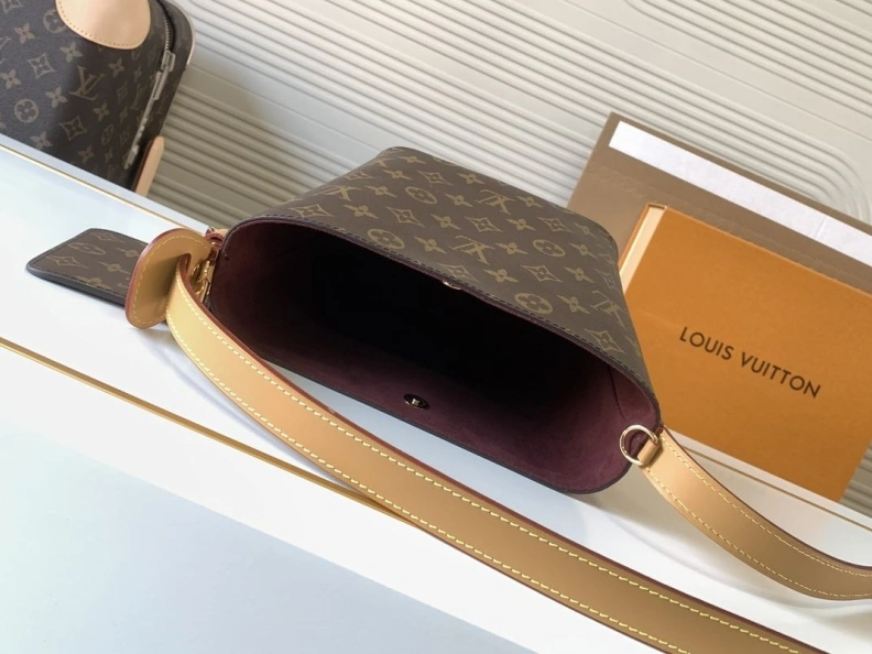 Bold LX Bucket Bags 11806