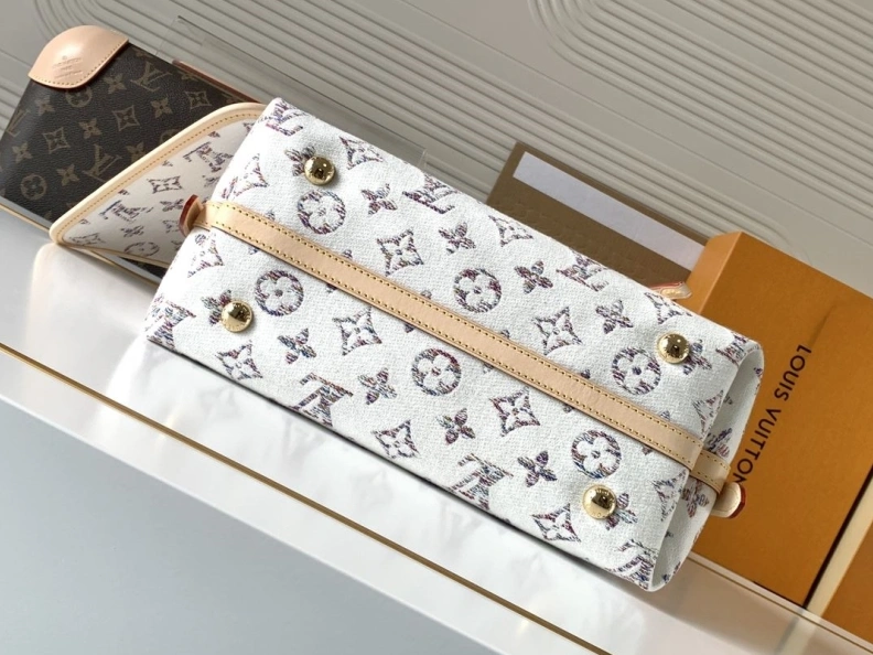 Trendsetting LX Top Handle Bags 10625