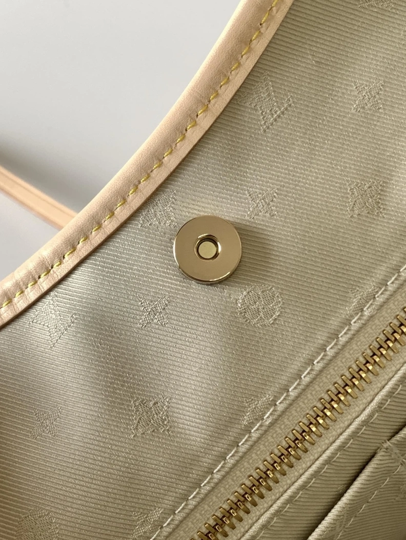 Trendsetting LX Top Handle Bags 10625