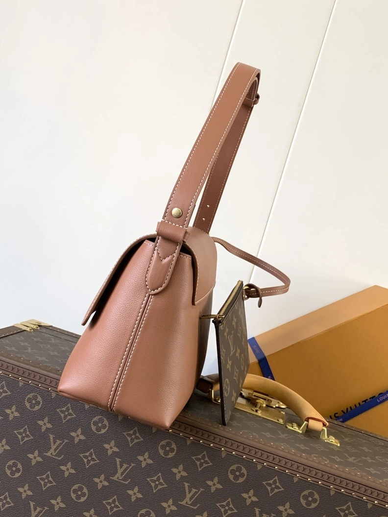 LX Top Handle Bags Resilient 8478
