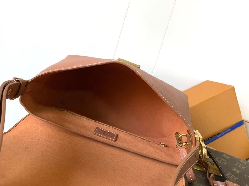 LX Top Handle Bags Resilient 8478