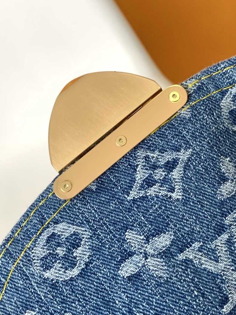 Comfortable LX Top Handle Bags 8476