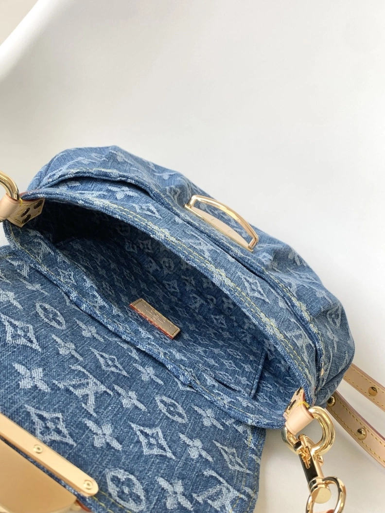 Comfortable LX Top Handle Bags 8476