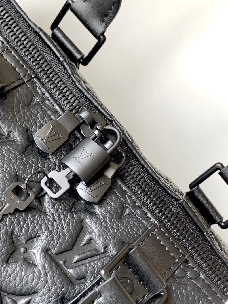 Affordable LX Travel Bags 8175