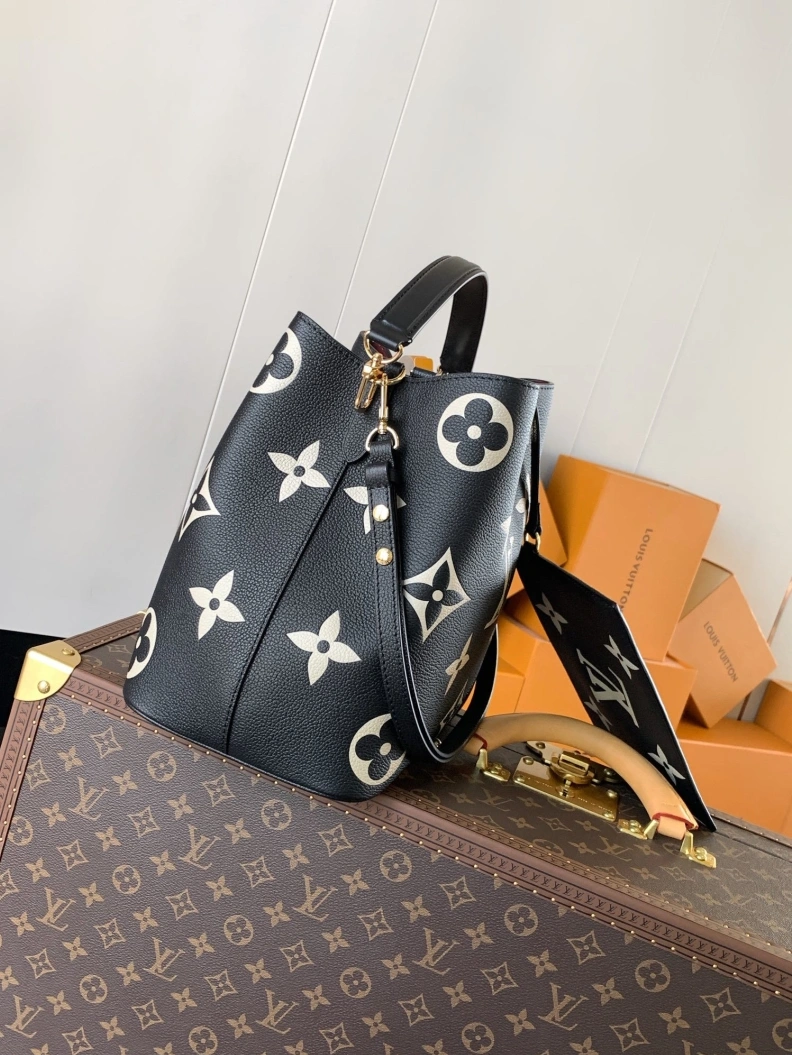 LX Bucket Bags Sophisticated 9455
