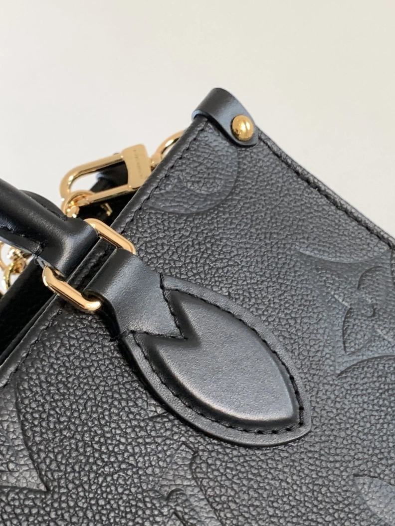 Trendsetting LX Top Handle Bags 8483