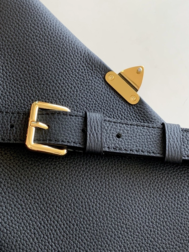 WellDesigned LX Top Handle Bags 8453