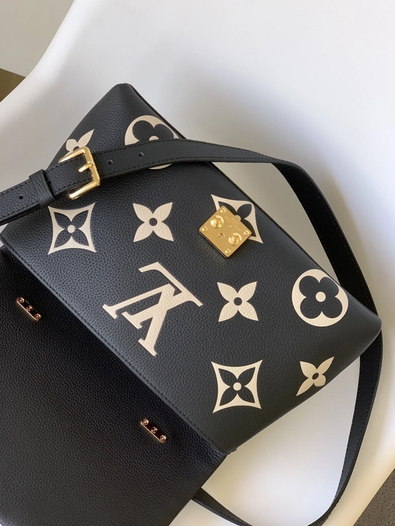 WellDesigned LX Top Handle Bags 8453