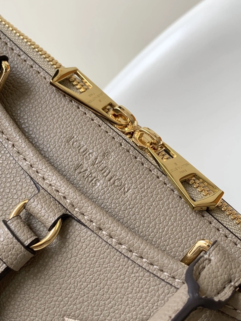 Comfortable LX Top Handle Bags 8451