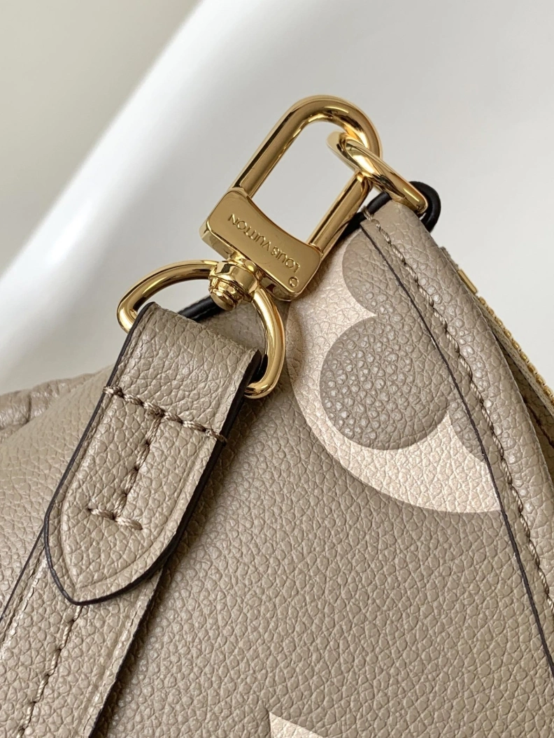 Comfortable LX Top Handle Bags 8451