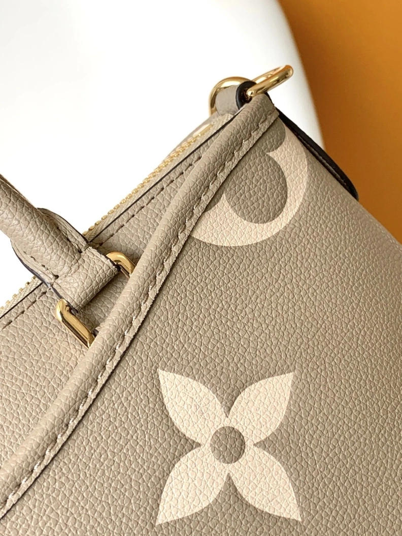 Comfortable LX Top Handle Bags 8451