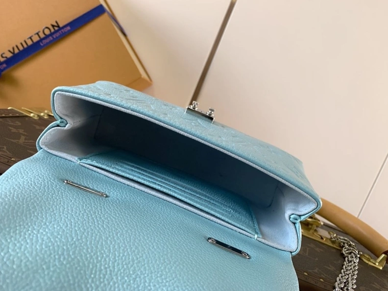 LX Top Handle Bags Sleek 8435