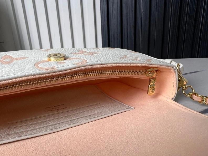 Durable LX Satchel bags 8995