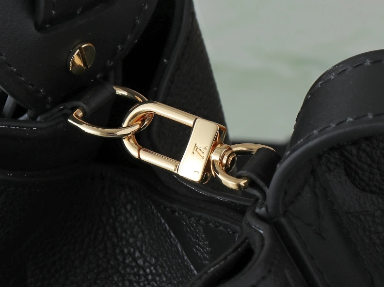 Resilient LX Shopping Bags 8730