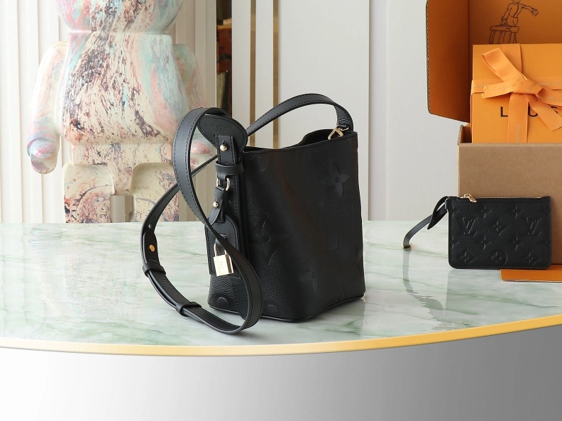 Resilient LX Shopping Bags 8730