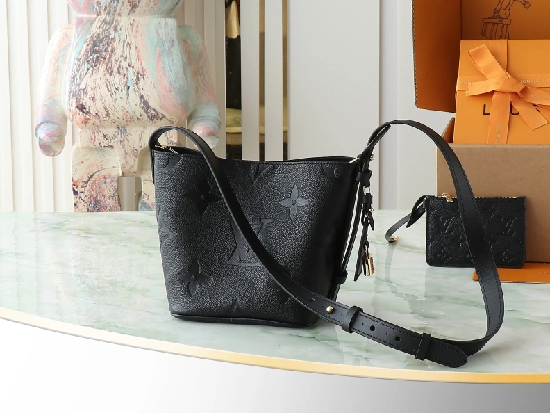 Resilient LX Shopping Bags 8730