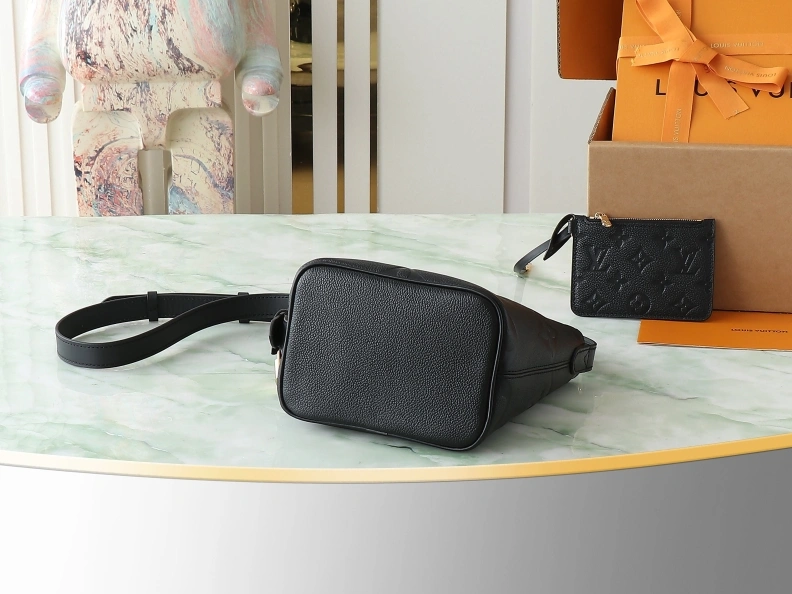 Resilient LX Shopping Bags 8730