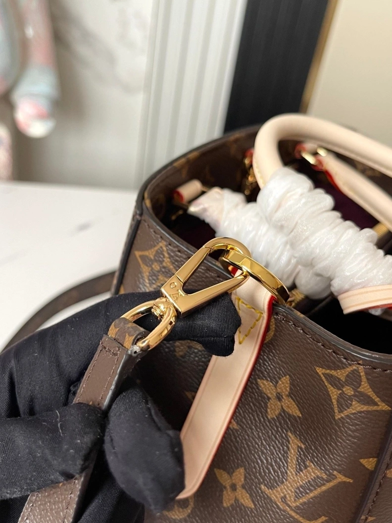 Efficient LX Top Handle Bags 8402