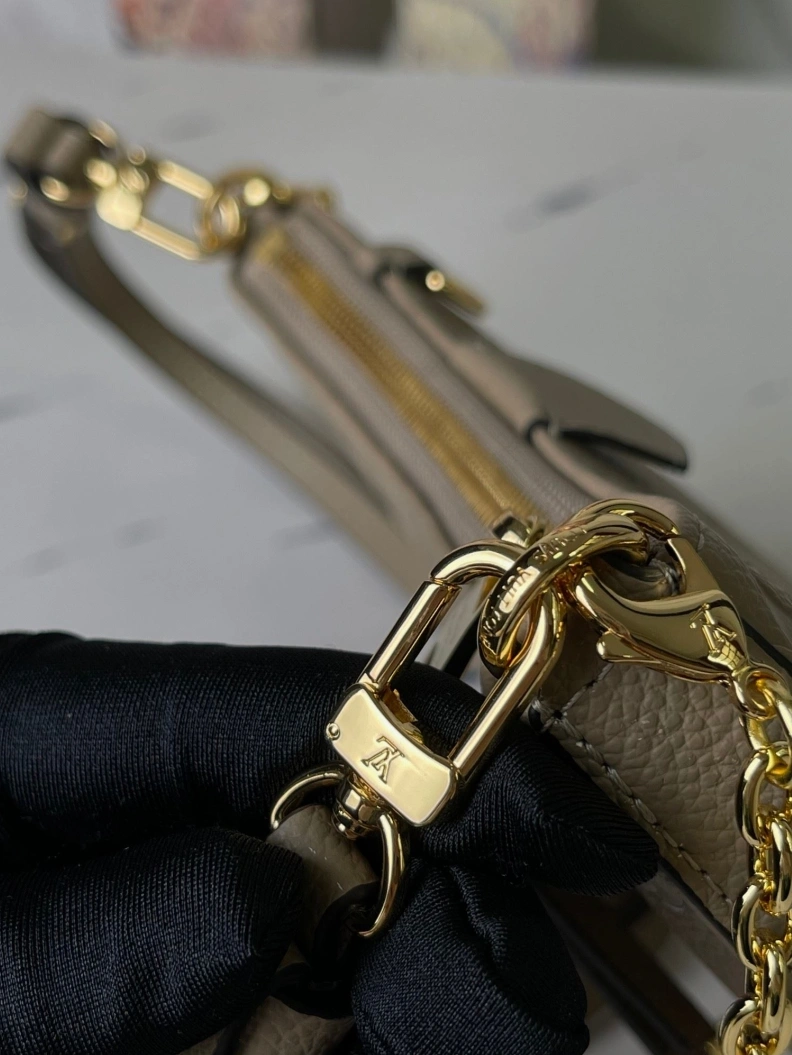 LX Top Handle Bags Sophisticated 8404