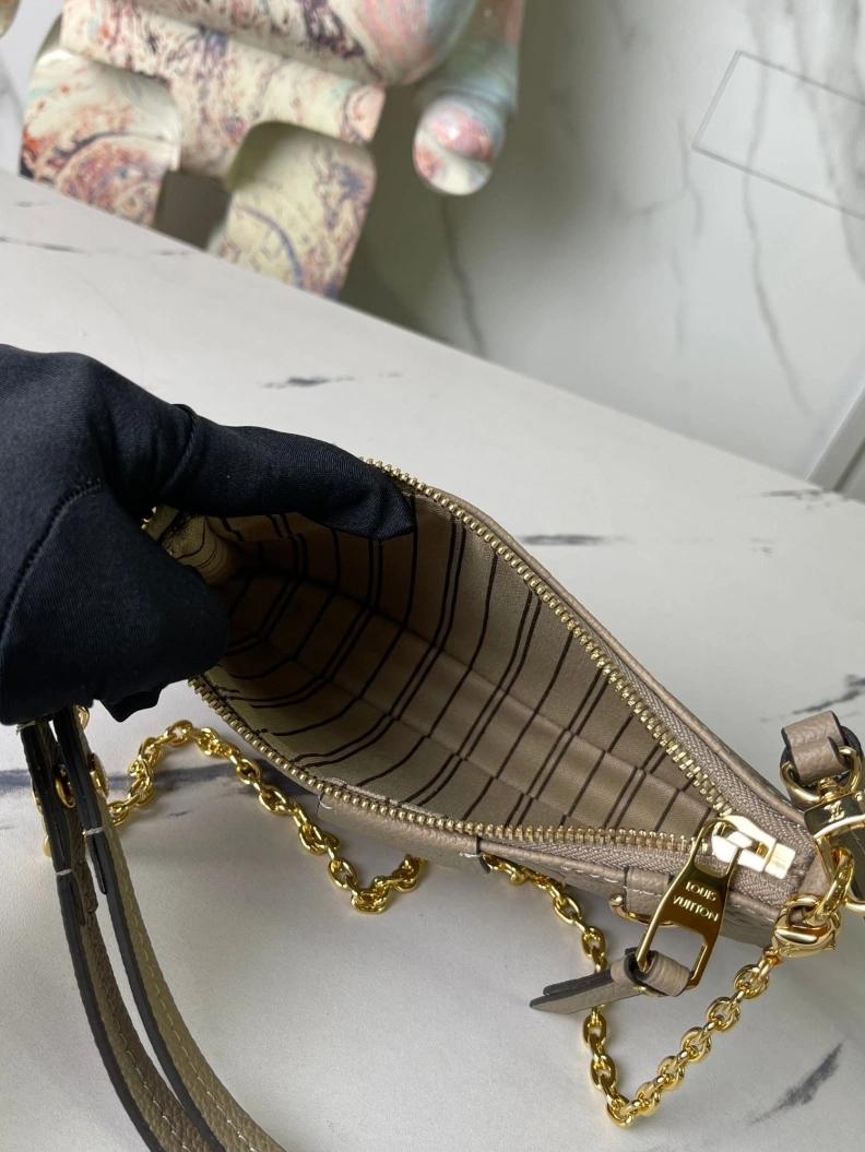 LX Top Handle Bags Sophisticated 8404