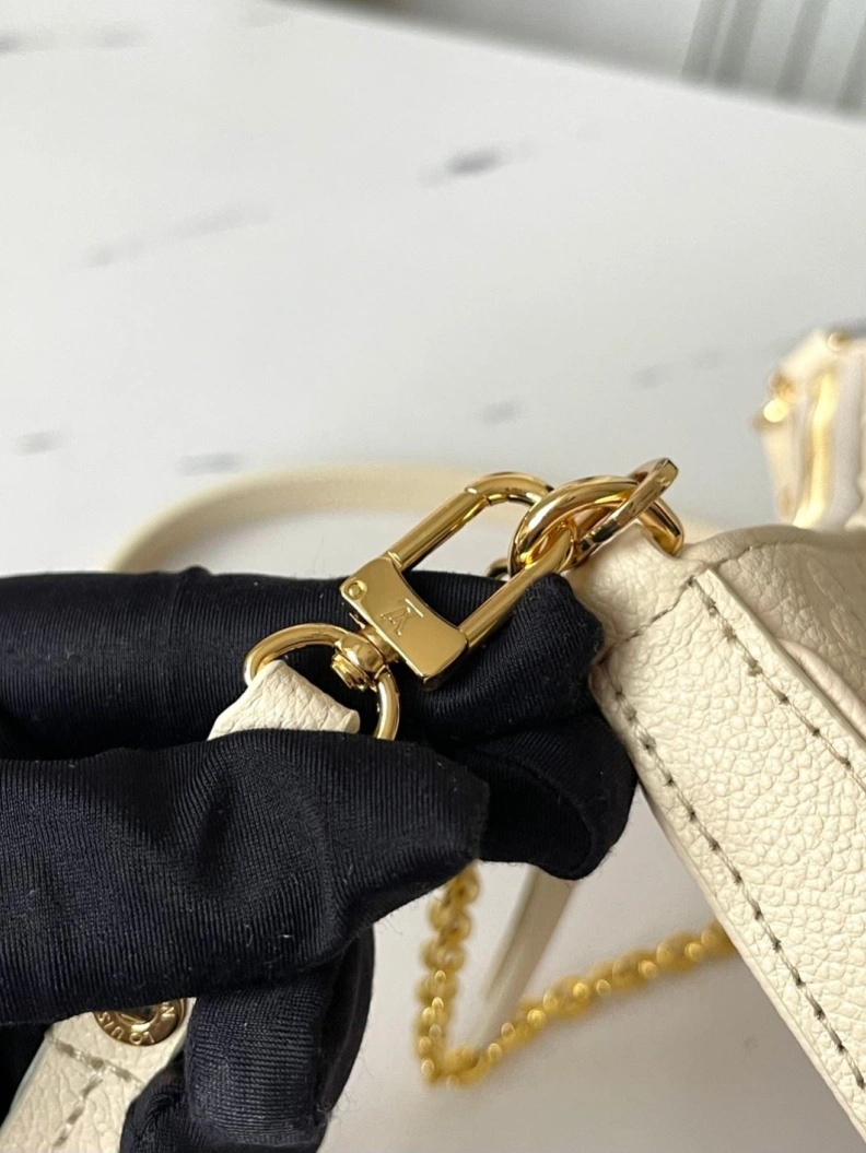 Sophisticated LX Top Handle Bags 8389