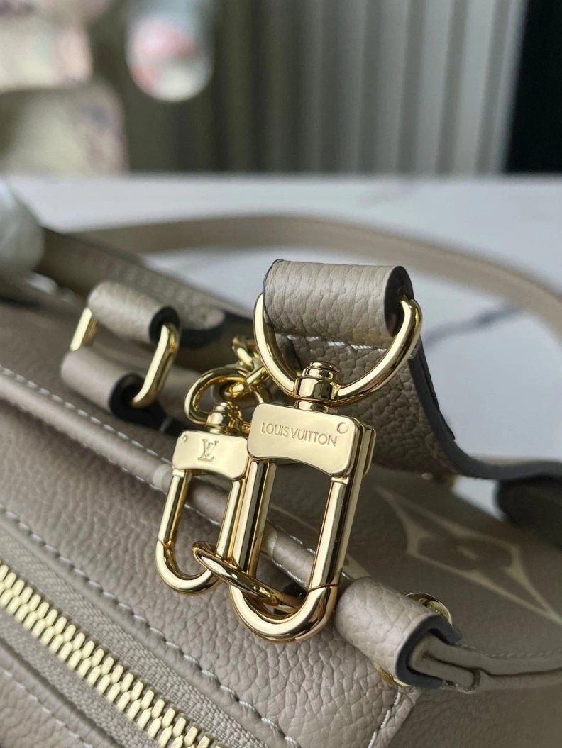 Vibrant LX Top Handle Bags 8398