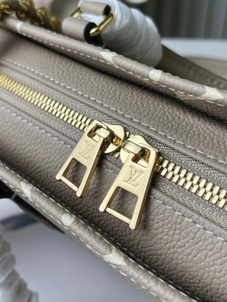 Vibrant LX Top Handle Bags 8398