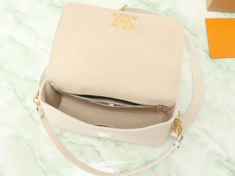 Breathable LX Top Handle Bags 8390