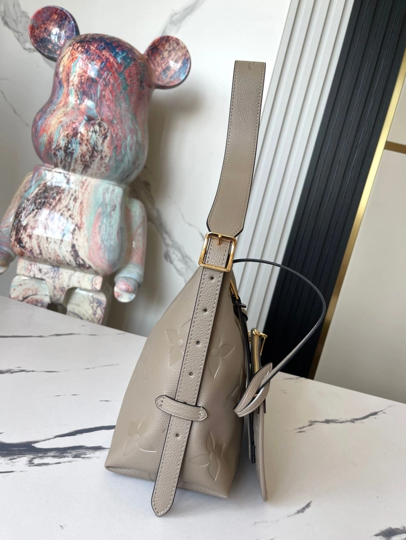 LX Top Handle Bags Sleek 8380