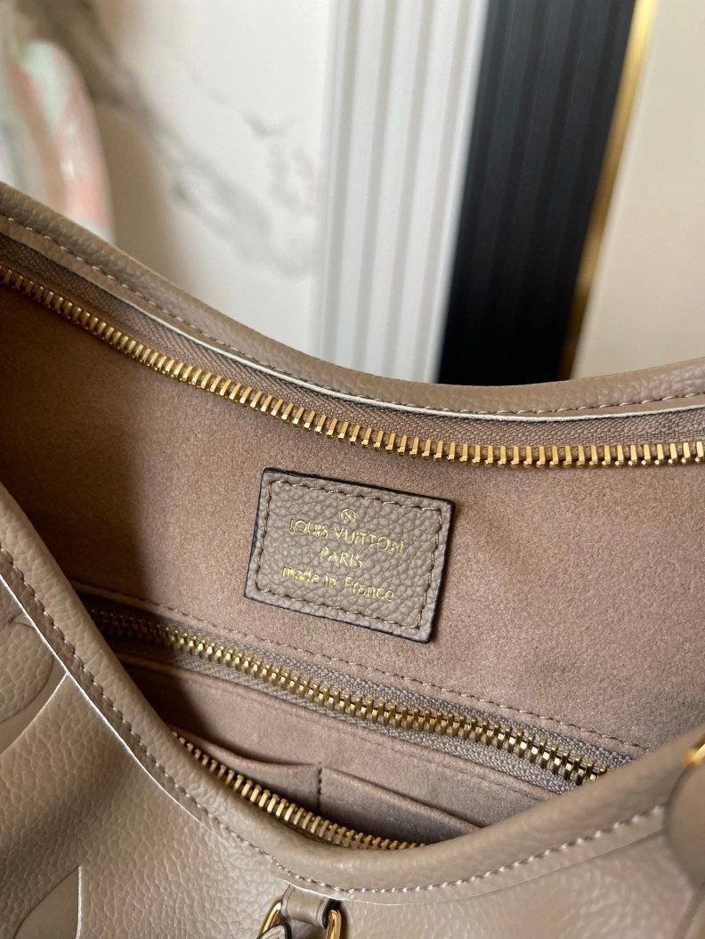 LX Top Handle Bags Sleek 8380