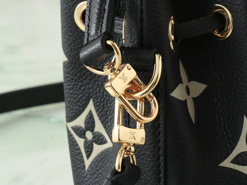 LX Bucket Bags Sophisticated 9400