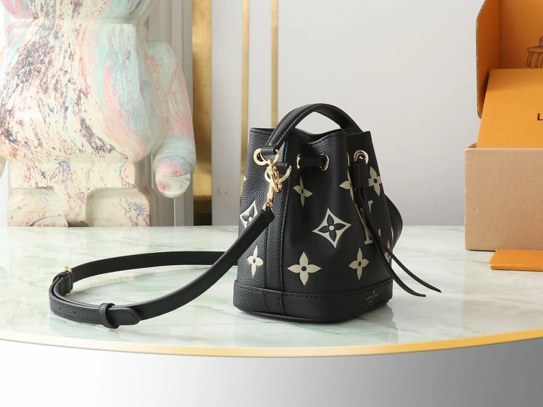LX Bucket Bags Sophisticated 9400