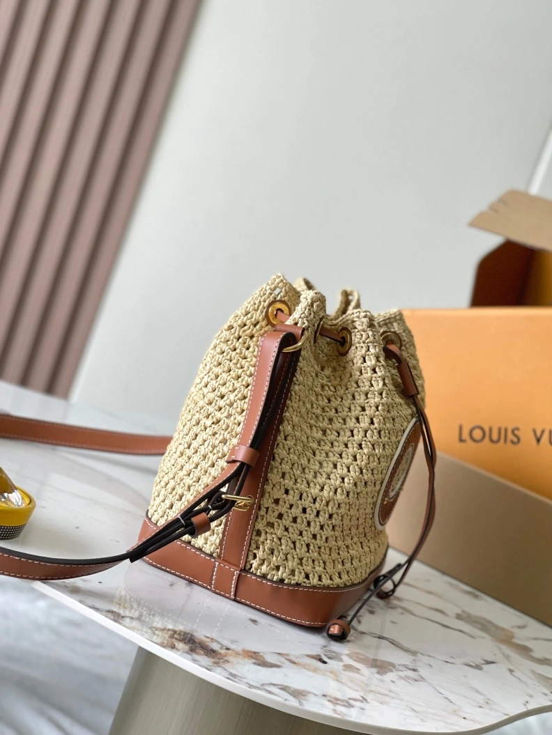 Sleek LX Bucket Bags 9391