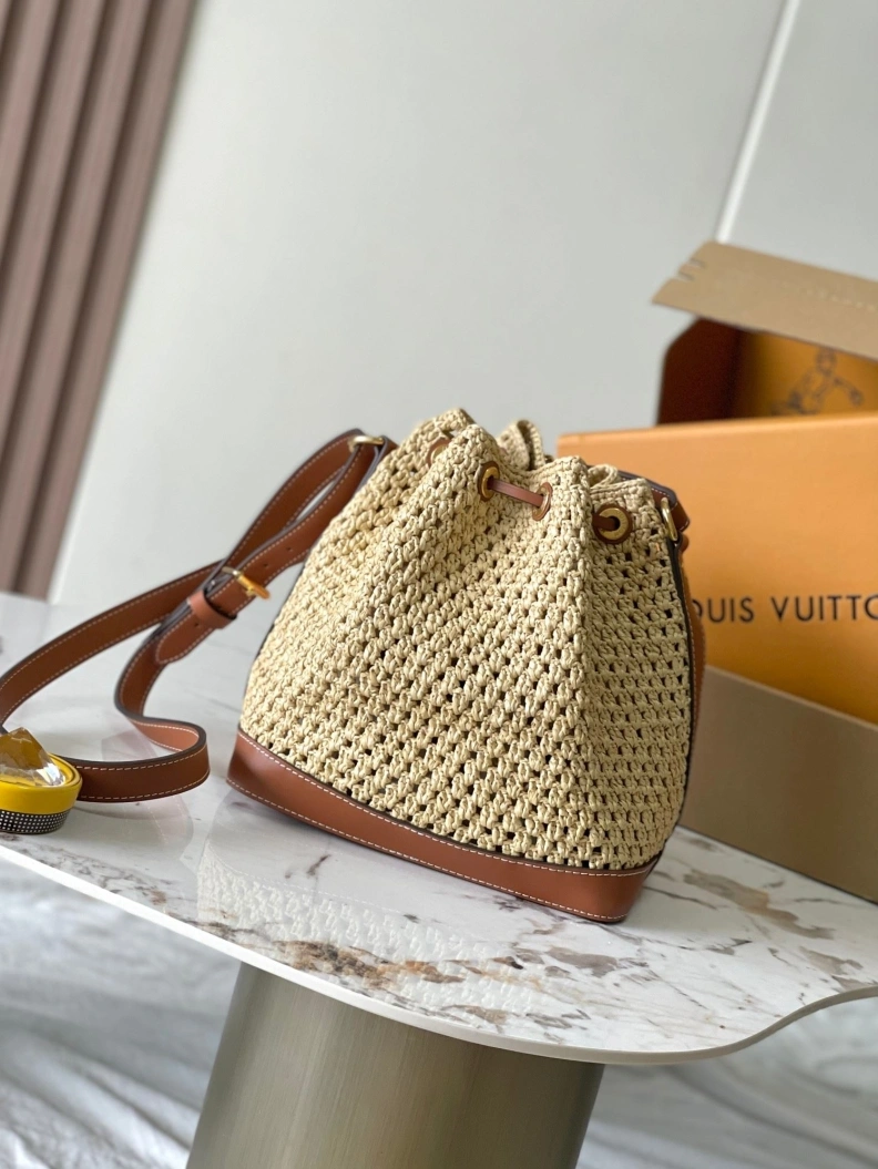 Sleek LX Bucket Bags 9391