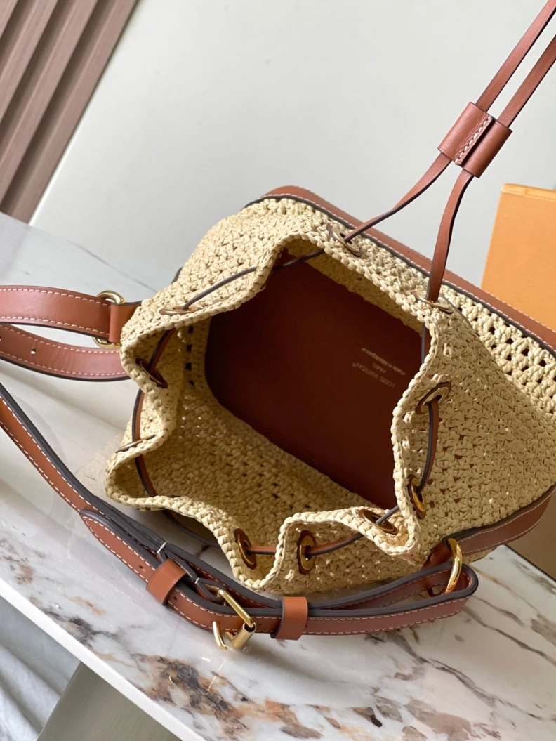 Sleek LX Bucket Bags 9391