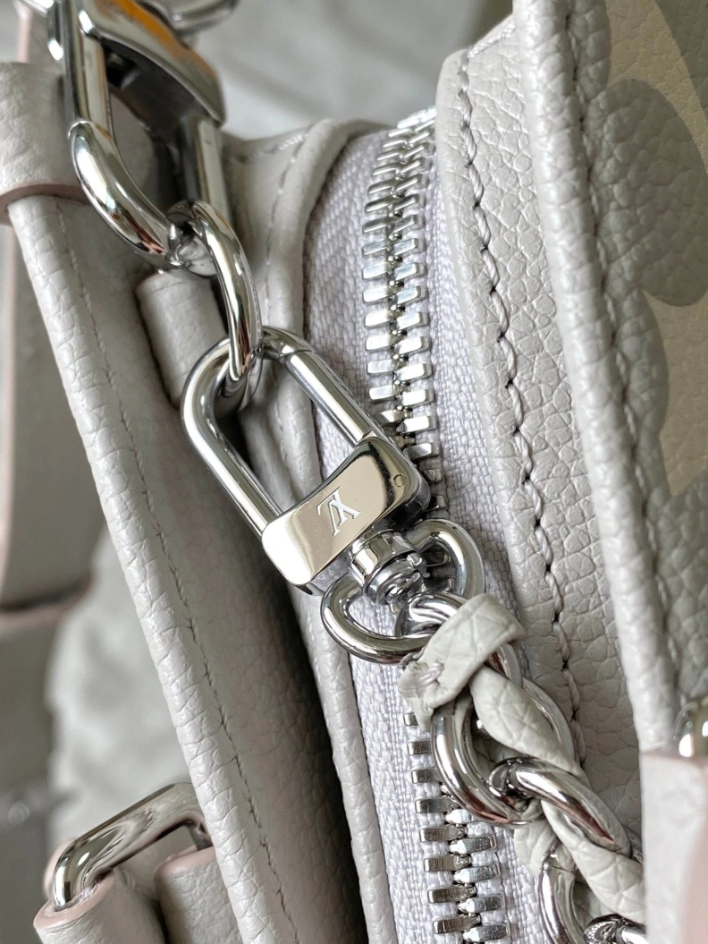 Modern LX Top Handle Bags 8360