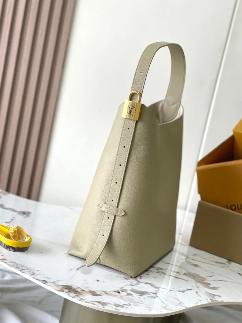 LX Top Handle Bags Vibrant 8343