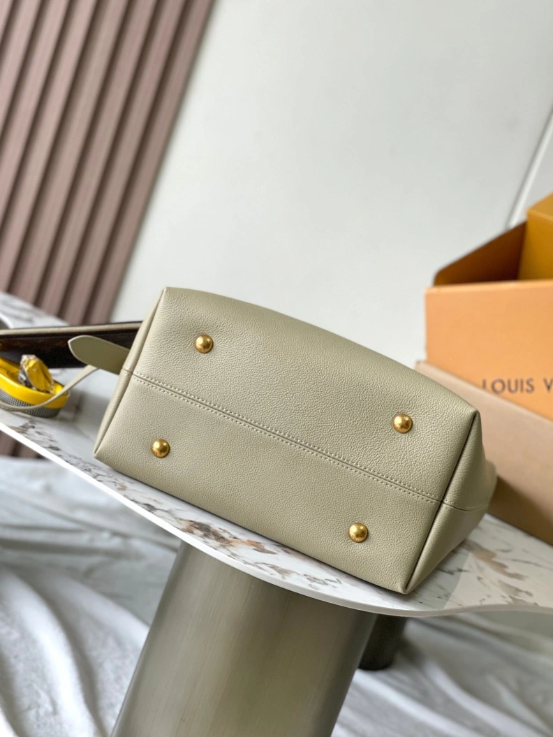 LX Top Handle Bags Vibrant 8343