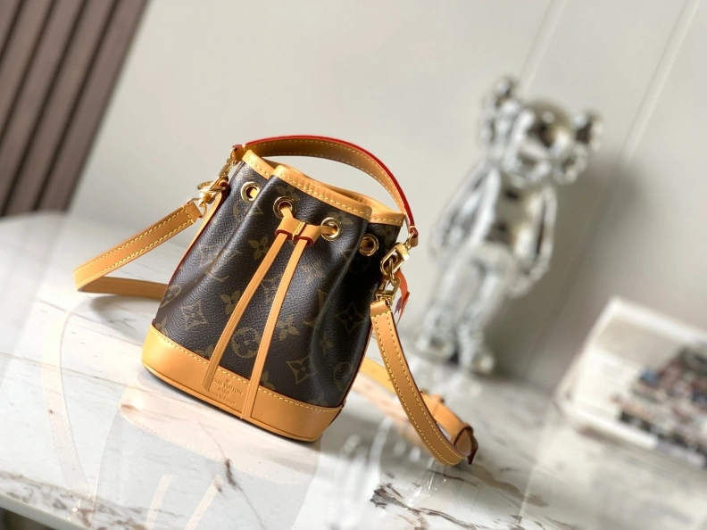 Compact LX Bucket Bags 9382