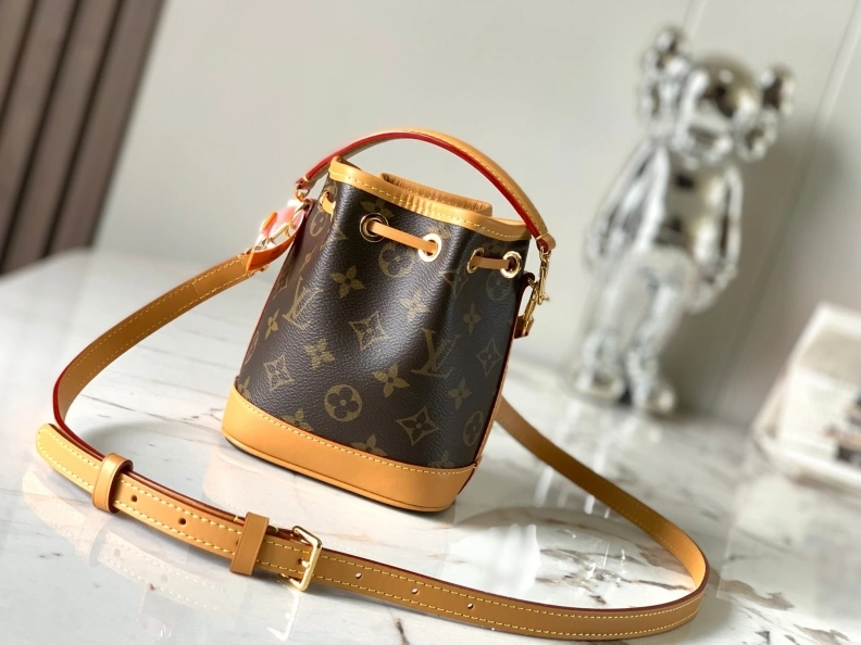 Compact LX Bucket Bags 9382