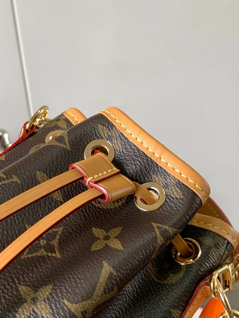 Compact LX Bucket Bags 9382
