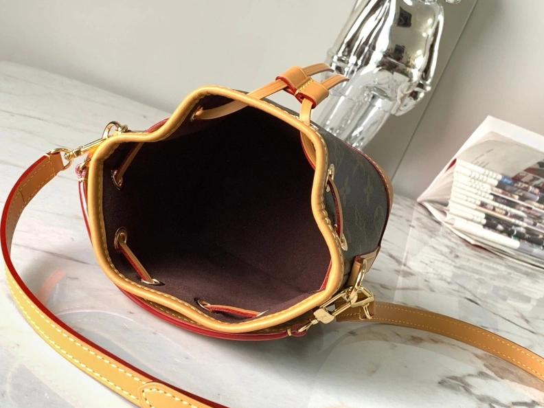 Compact LX Bucket Bags 9382