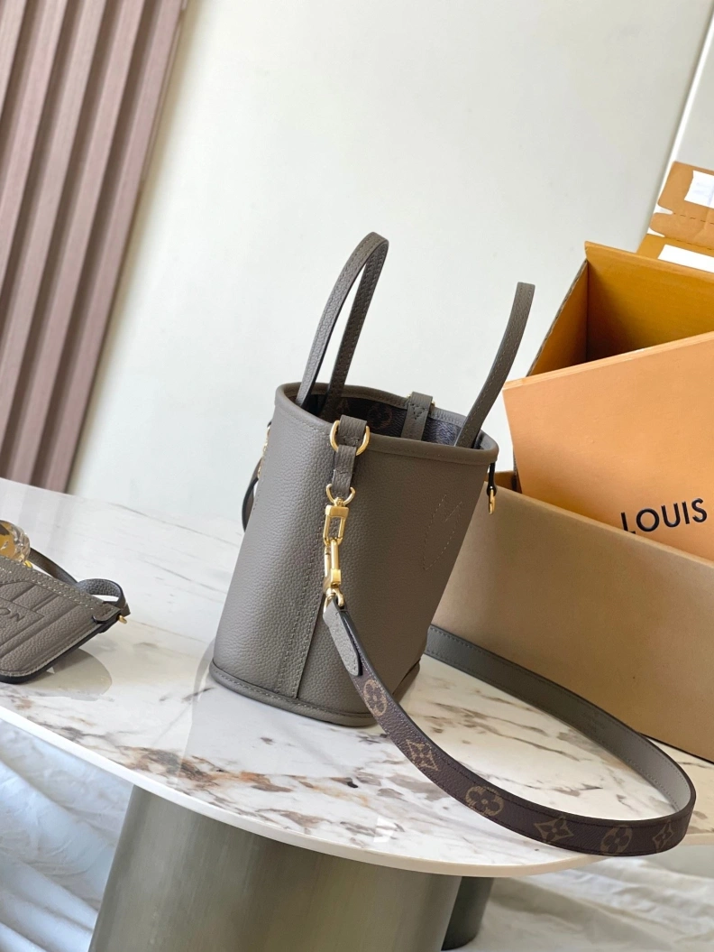 Resilient LX Shopping Bags 8676