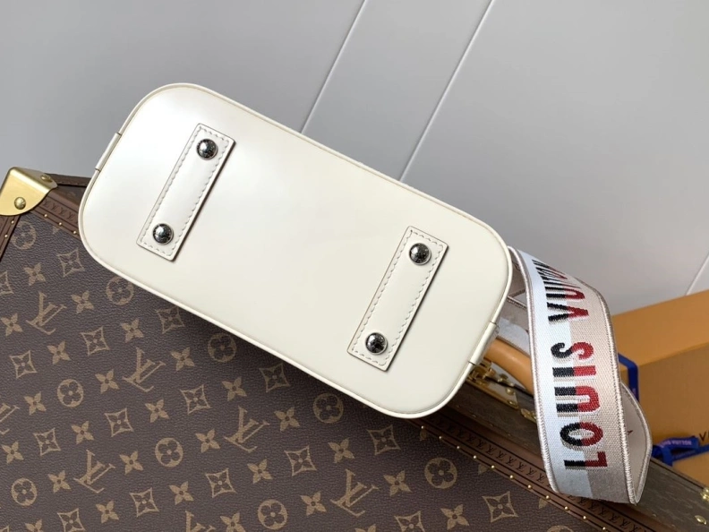 LX Top Handle Bags Sleek 8322